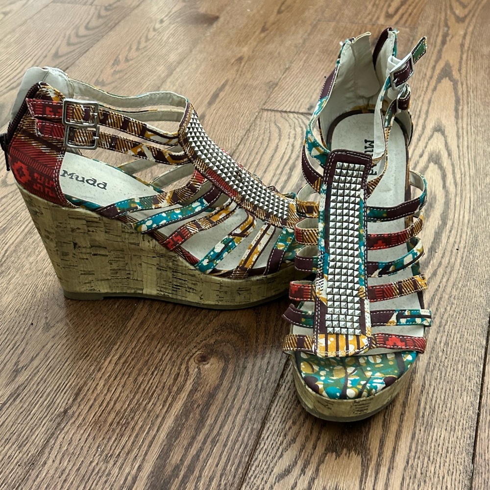 Women’s multicolored wedge